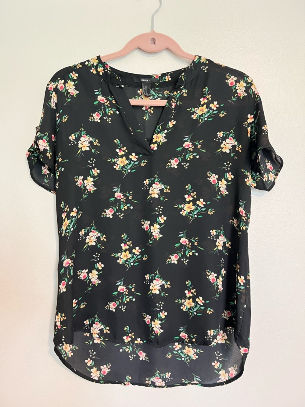 Forever 21 Black Floral V‑Neck Short Sleeve Blouse